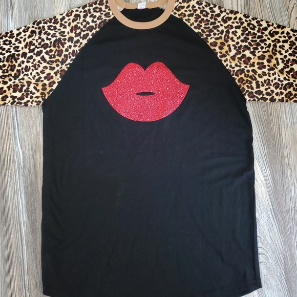 Luxury JLT Tops - Black Leopard size large 3/4 Sleeve Baseball T